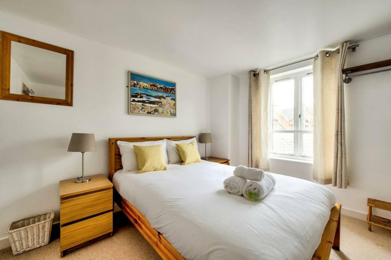 Ferienwohnung Altido Ultra Stylish Calton Road Apt W/ Parking Edinburgh Exterior foto