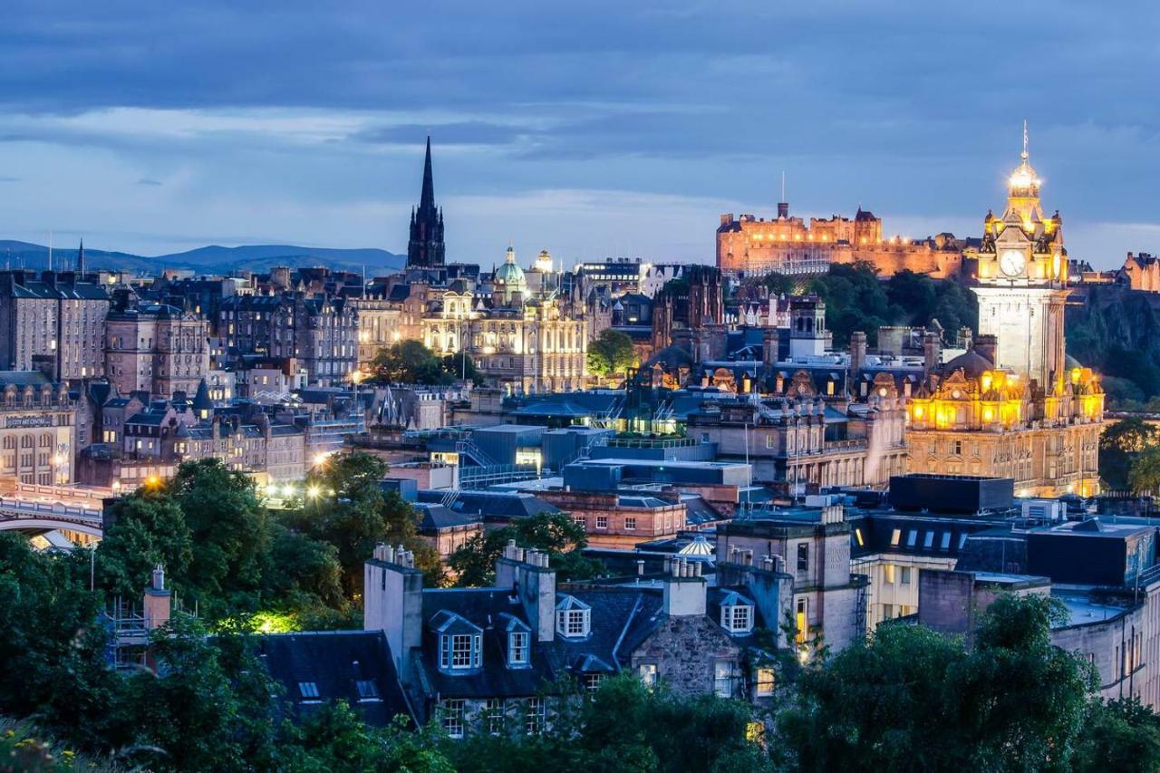 Ferienwohnung Altido Ultra Stylish Calton Road Apt W/ Parking Edinburgh Exterior foto
