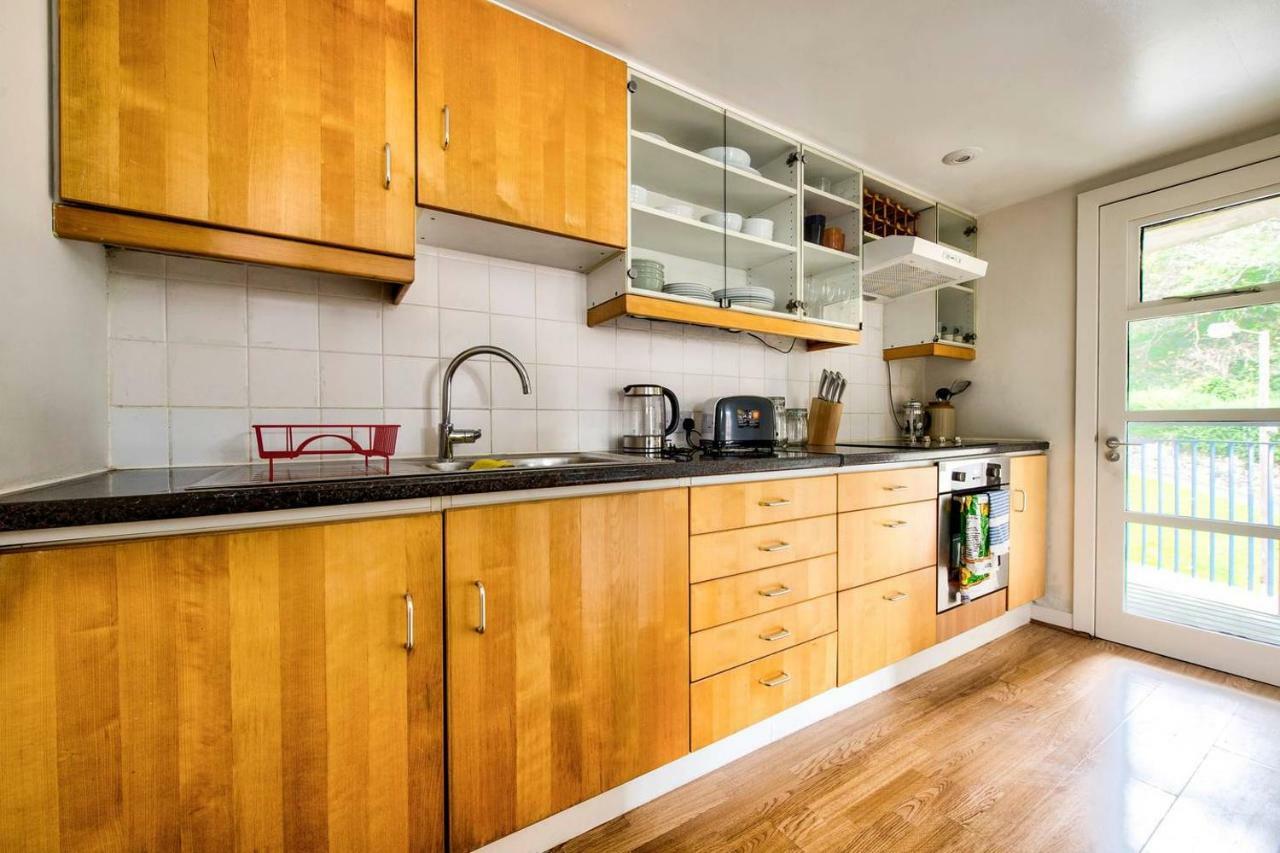 Ferienwohnung Altido Ultra Stylish Calton Road Apt W/ Parking Edinburgh Exterior foto