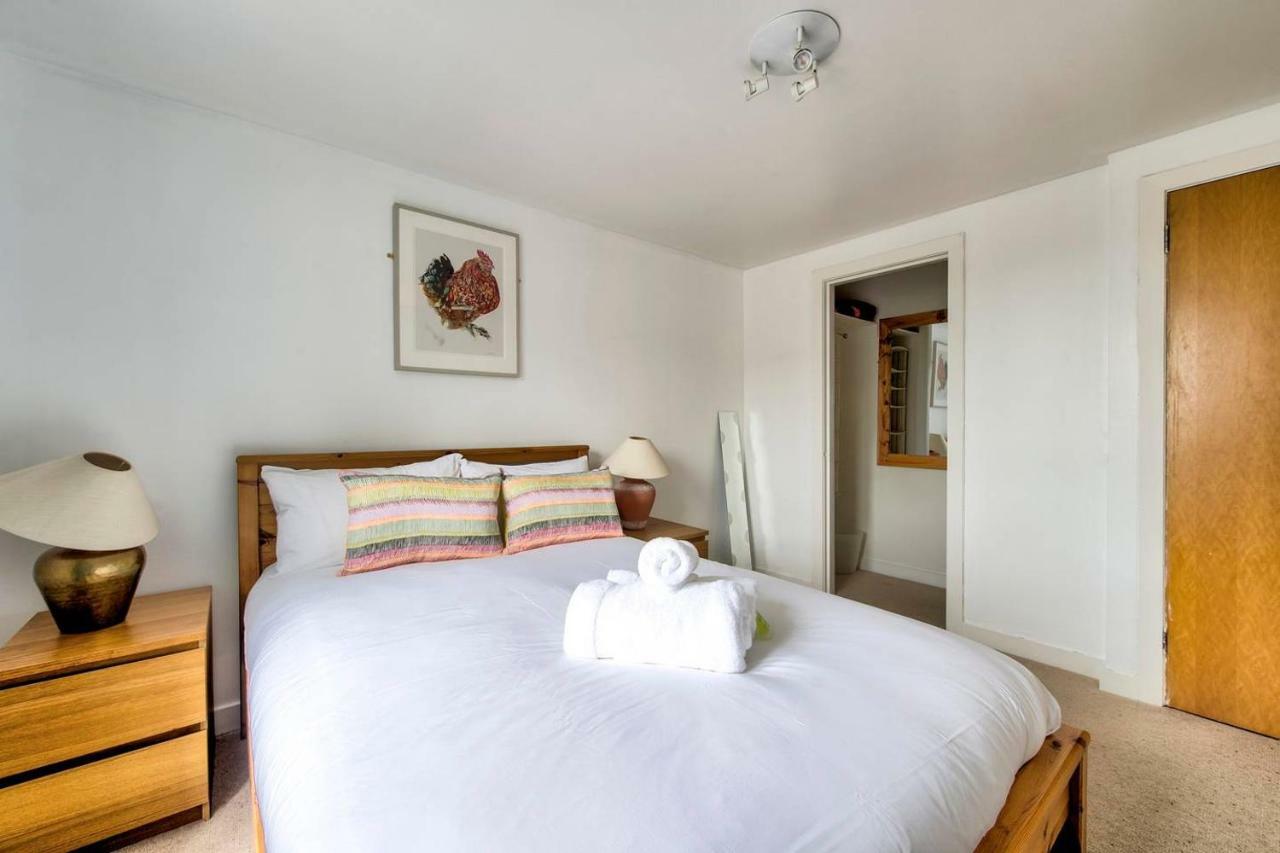 Ferienwohnung Altido Ultra Stylish Calton Road Apt W/ Parking Edinburgh Exterior foto