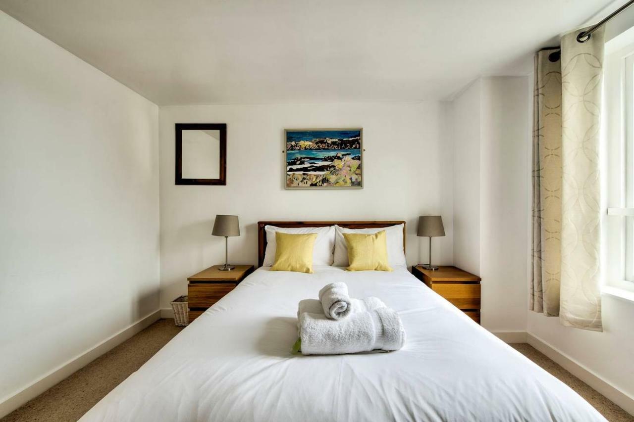 Ferienwohnung Altido Ultra Stylish Calton Road Apt W/ Parking Edinburgh Exterior foto