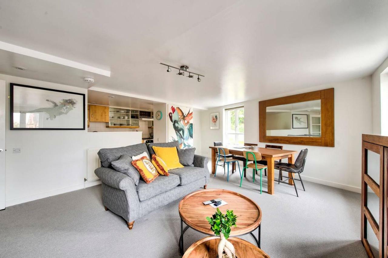 Ferienwohnung Altido Ultra Stylish Calton Road Apt W/ Parking Edinburgh Exterior foto